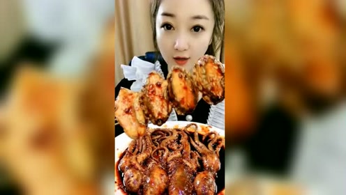 超爱吃鲍鱼的美女来吃播了,天天都得配着辣椒油吃,家里有矿吗?