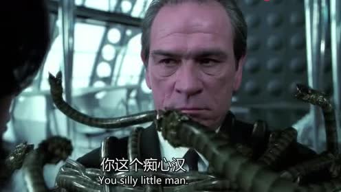 黑衣人2:这谁顶得住,蛇莲娜的恶趣味有点恶心,令人接受不了