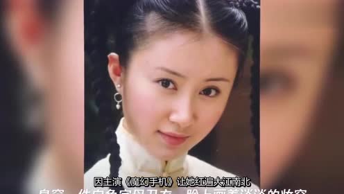 舒畅刘亦菲16年再次同框,舒畅的圆脸比刘亦菲还小,合照中还有她
