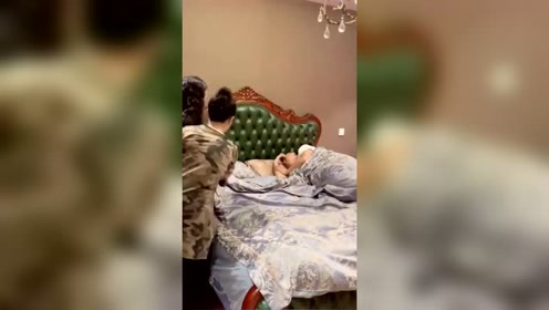 章鱼哥变成小宝宝,幸亏有海绵宝宝照顾