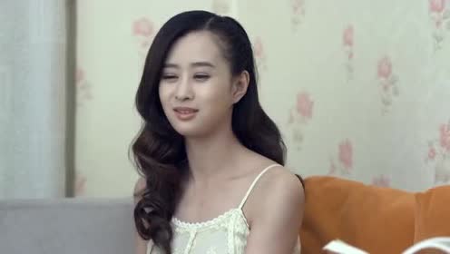 小模特在家看书,闺蜜好奇她怎么看这种书,下面发生的事让她懂了