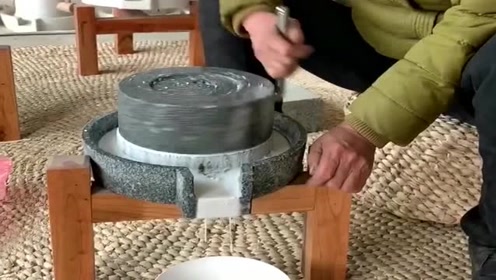 想喝纯手工磨的豆浆,就买一台迷你的小石磨,回忆小时候的味道!