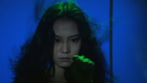 邵氏恐怖片《魔界》大娘做法驱邪,女子敲手骨破解