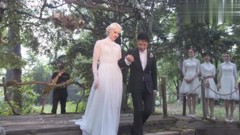 撒贝宁妻子李白被曝生下龙凤胎 此前被传发福原因竟是怀孕?