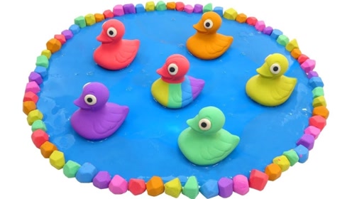 益智手工活动:用橡皮泥捏出一群小鸭子,然后放在河里游泳!