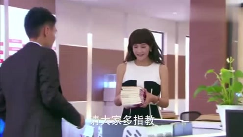 文馨向多美炫耀她的新书