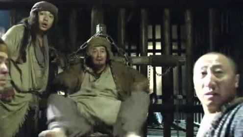 大哥真的是会玩,蹲大牢还有心情做足疗,小表情简直太到位了!
