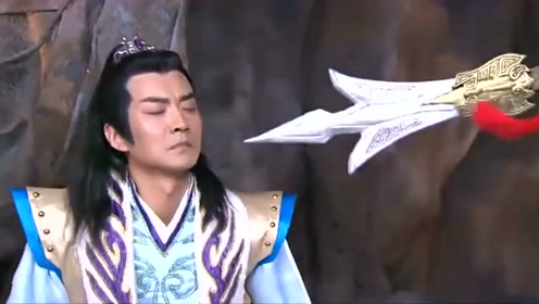 申公豹抢了杨戬的银尖宝戟,要杀死杨戬,没想到宝物认主人还护主