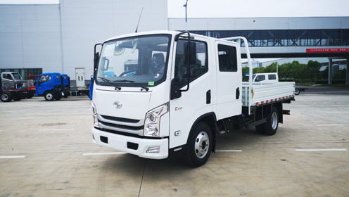 能上蓝牌的跃进c100双排轻卡,城市工程建设首选