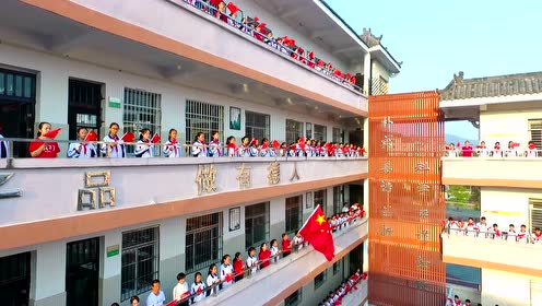 武当山中学十一唱红歌