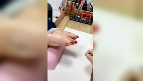 猪蹄子做美甲笑坏美甲师!这样的奇葩做美甲哪里找?