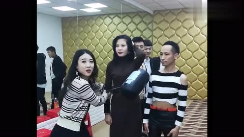 张开凤当面询问男友,男友只是说了句实话,却挨了一锤子!
