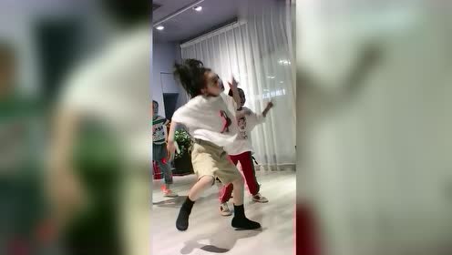 童模焱娃娃跳舞,永远都是那么优秀,富人的孩子就是比穷人的强