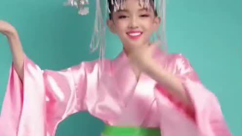 宋小睿跳舞的样子好漂亮,看她的笑容好甜,网友:未来可期