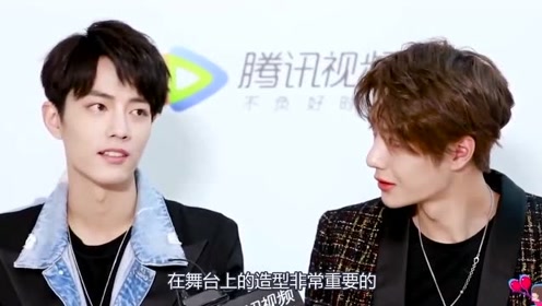 王一博当肖战面撩衣服,肖战反应暴露真实关系,够我刷十遍!