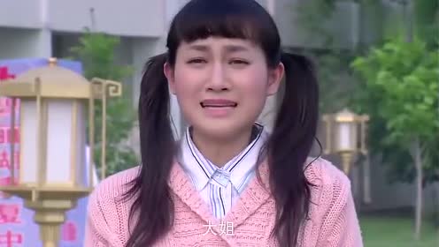 傻春小楚终于离开了拐杖独自走出康复中心,徐敏荣很高兴
