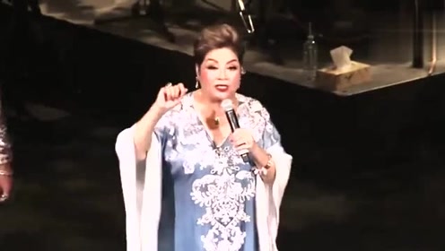 不愧是《友谊之光》的原唱,这现场太强了!开口就秒杀了所有翻唱
