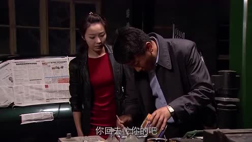兄弟车行:徐曼请为民帮忙,为民竟主动帮她补漆,也太殷勤了