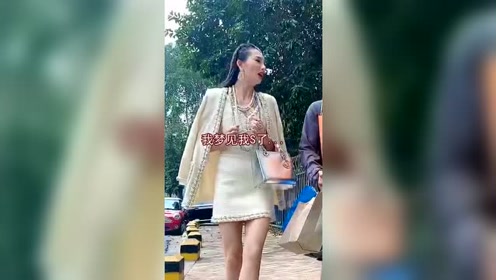 包租婆凭着做梦也要把钱花光,可怜了包租公,这辈子只能拥有一个女人
