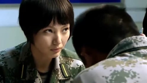 何晨光唐心怡吃饭都挤眉弄眼的,女兵不当电灯泡,赶紧开溜