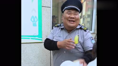 胖保安误以为业主被欺负挺身而出,下令他出乎意料,太尴尬了