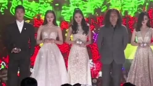 热巴,杨幂,赵丽颖同台一站,谁最美还分不清?
