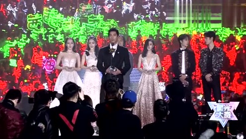星光大赏名场面:杨洋迪丽热巴杨幂赵丽颖肖战王一博同框!太养眼了