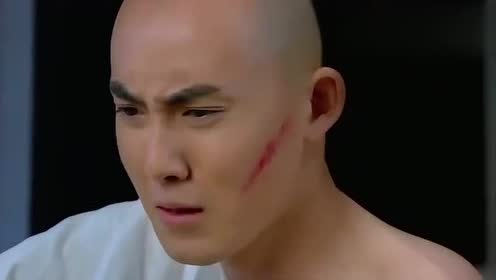 新还珠格格:班杰明给永琪的鞭伤上药,永琪说自己从天堂掉入地狱