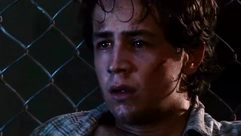 《功夫之王》孙悟空拜师学成归来，正好碰到几个混混找他来算账！