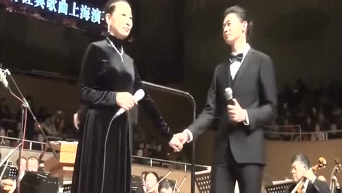 仲小萍上海演唱会,霍尊上台助唱《祈祷》不得不说母亲很优秀