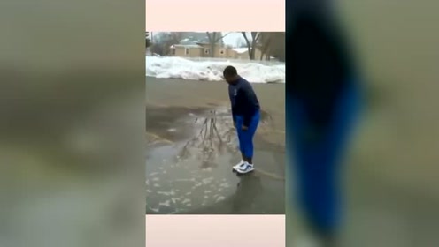真的没事别跳水坑,你永远都不知道水坑多深
