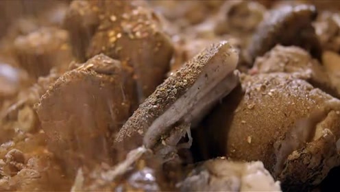 拳头大小的火腿肉，吃下去满满的幸福感，你流口水了吗？