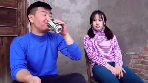 爆笑三江锅:贱贱夫妻"秀恩爱"!三三媳妇的这个表情,指着笑一年