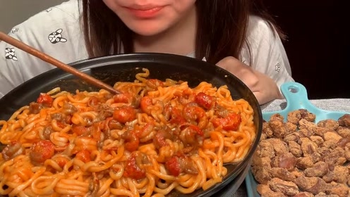 美食吃播:大胃王小姐姐吃龙虾火鸡面,大口吃的真香!