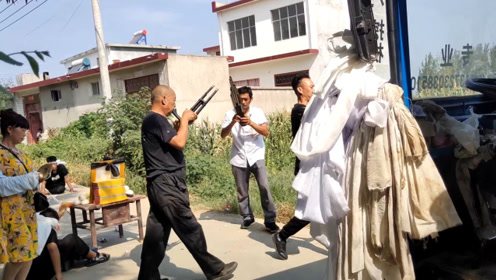 河南农村白事习俗,几人表演配合得当,跟你们那边的习俗一样吗