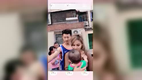 童模焱娃娃一走红,父母就生下了二胎,奶粉钱都是她赚的!