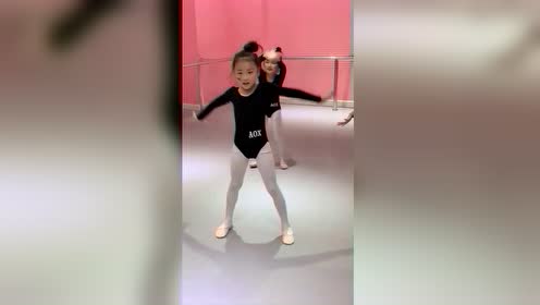 童模焱娃娃几十万的身价,还这么拼命的练习舞蹈,太贪心了吧