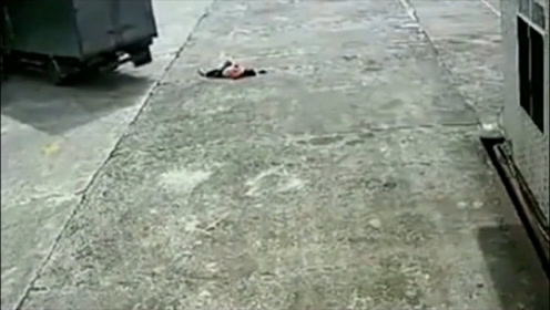 花季少女惨遭碾压身亡,父母查看监控直接崩溃!