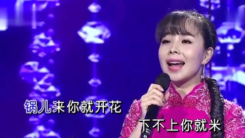 王二妮-《桃花红杏花白》,民歌声声,悦耳动听!