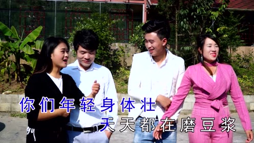 云南搞笑山歌《两个男人款神通》好笑的罩不住了都!