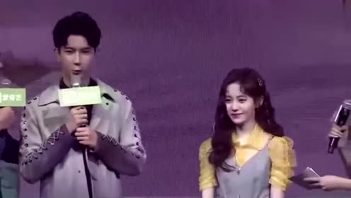 许仙于朦胧:鞠婧祎和于朦胧戏外呈现"最萌身高差",炸裂少女心