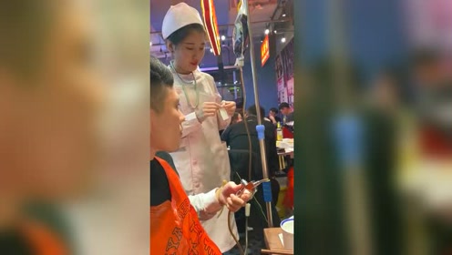 我是来吃饭的,你却让我输液,啤酒这样喝能包治百病?