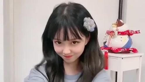 平时的苓妹,拧瓶盖的力气都没有,但扛起一袋砖头就能跑!