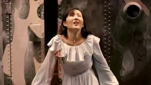 美女表白被男子拒绝,下一秒美女中枪,男子傻眼了!