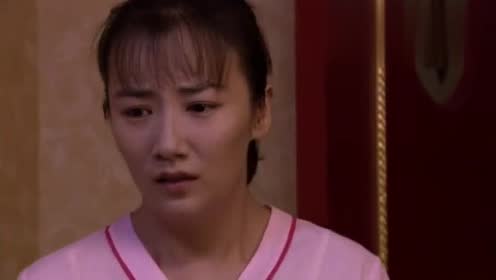 乡里彩虹城里雨:豆妹太美,给客人洗脚,客人看了直夸她长得俊