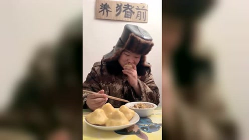 养猪前的生活,窝窝头配咸菜!