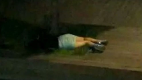 5旬大妈网聊20岁小伙,深夜相约小树林,发生关系后竟然丢了命!