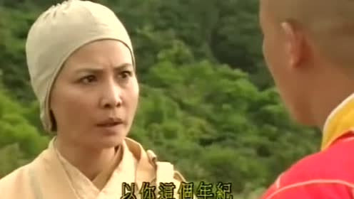 韦小宝有金丝甲护身,刀枪不入,独臂神尼当年他也有一件