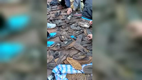 群众演员就是穿这样的鞋子,不知道的还以为是"垃圾堆"