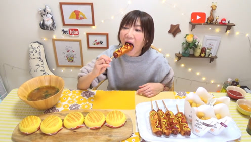 木下大胃王:口感很糯的大热狗,十胜土豆饼,黄油鸡肉咖喱包子